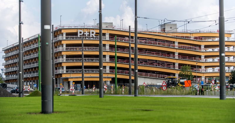 Park En Ride Nähe Flughafen Hamburgin Pinneberg